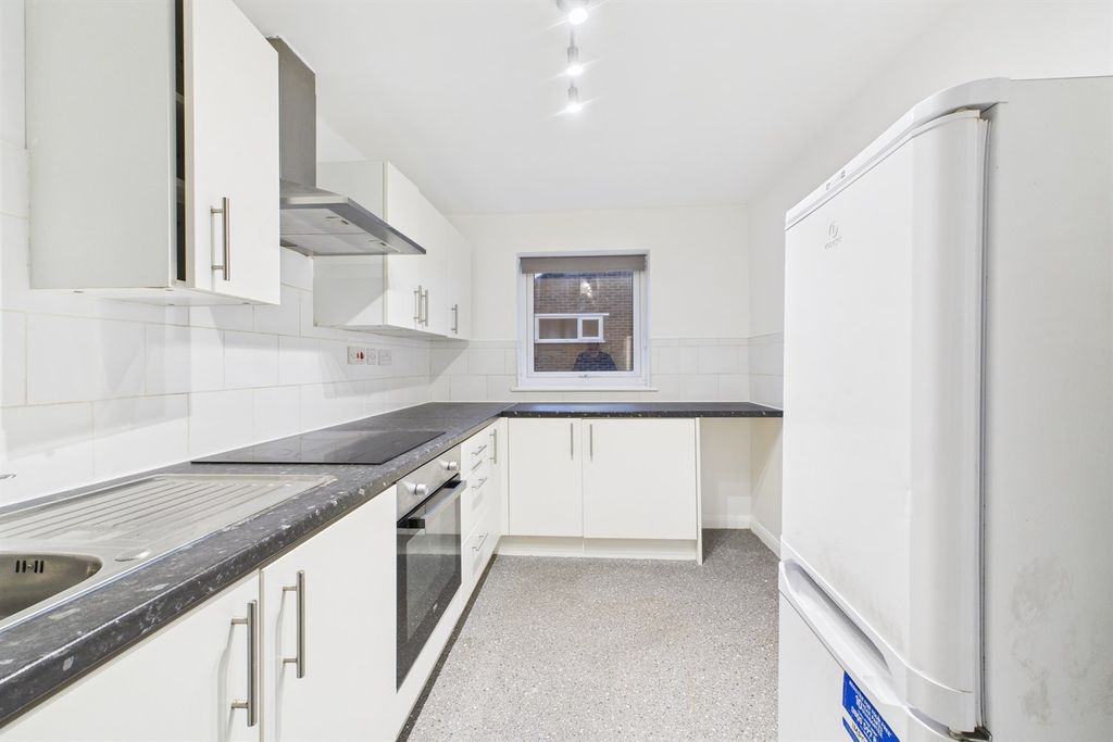 Property photo 2 of 9 Kitchen