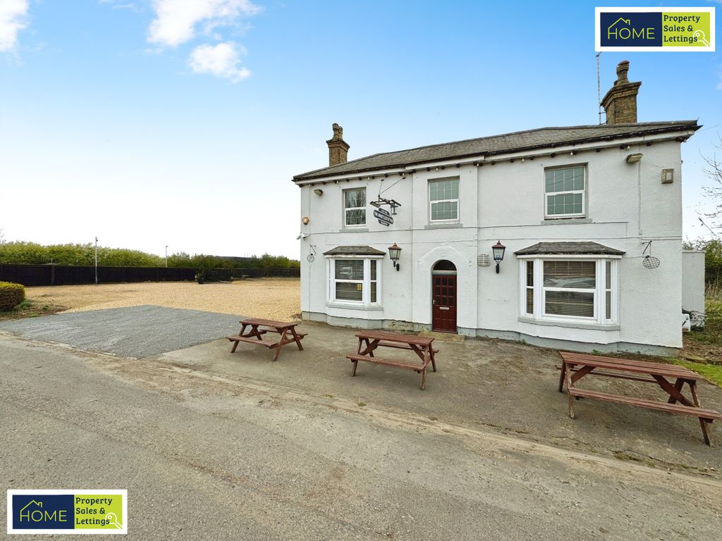 Property photo 2 of 25 The Whistle Stop Pub