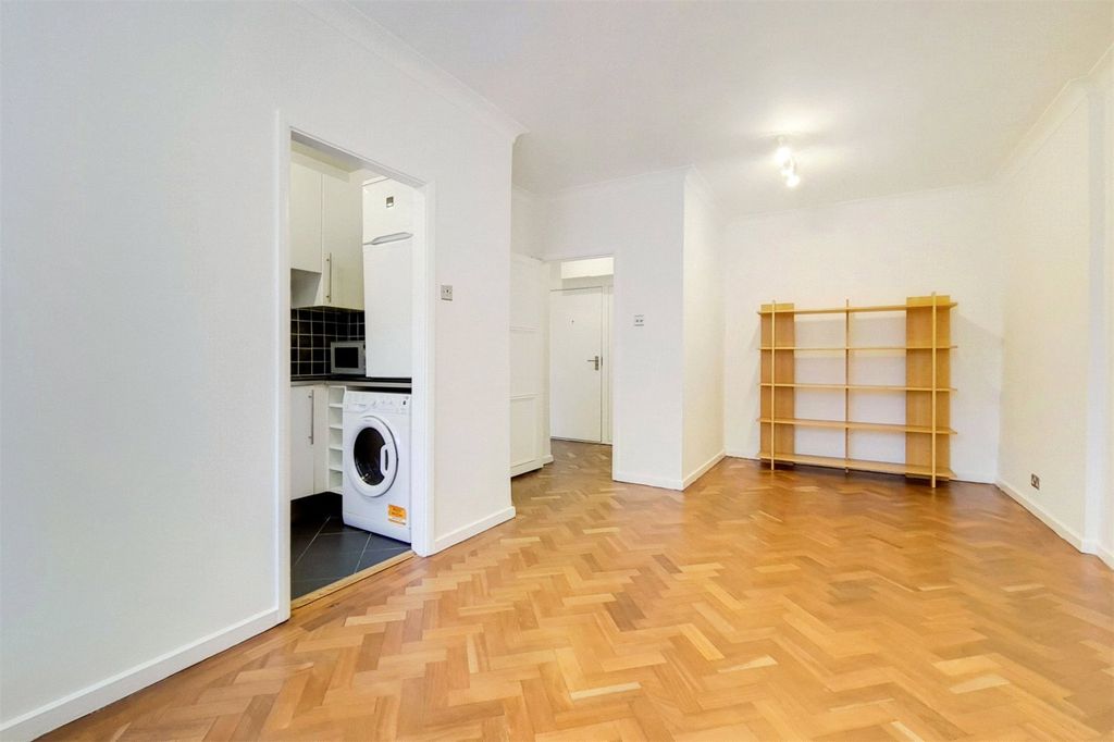 Property photo 3 of 9 Reception