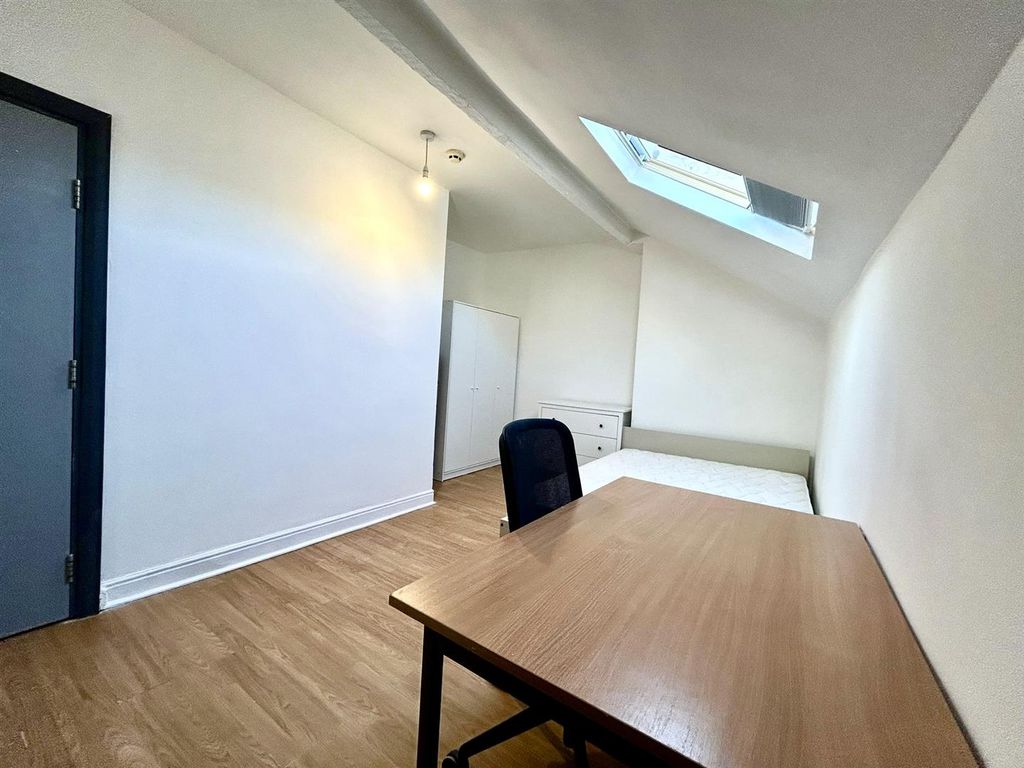 Property photo 2 of 8 Eea738Fe-3d1F-4A61-8020-d1771d9F4797.Jpg