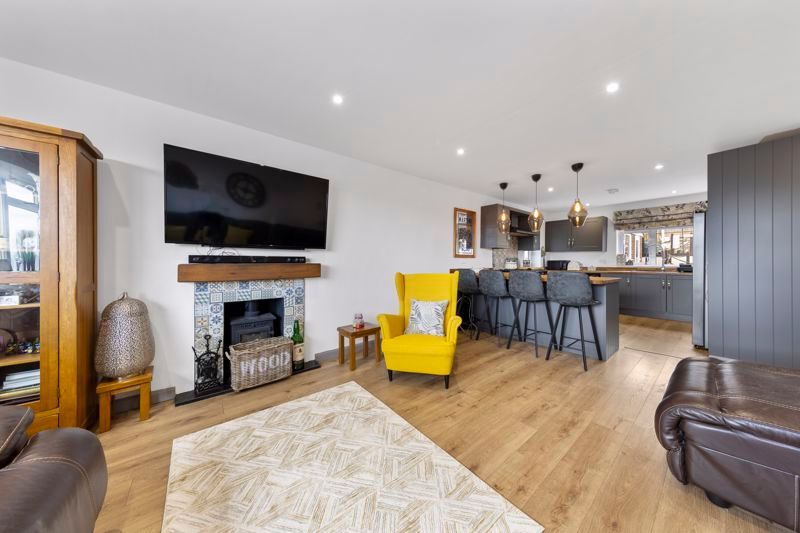 Property photo 2 of 34 Living-Room