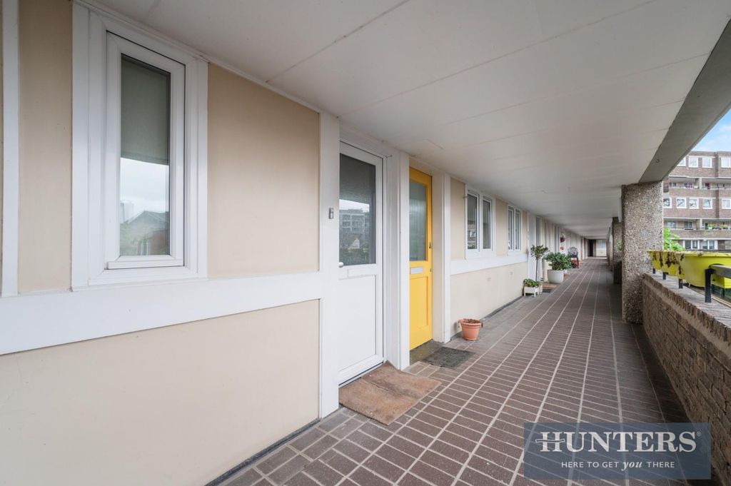 Property photo 2 of 12 Romulus Court, 15- (11).Jpg