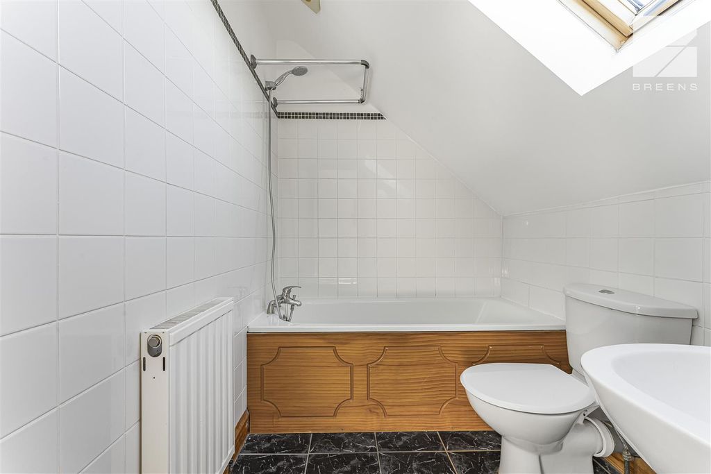Additional image 16 of 3 bed property for saleCastle Avenue, Highams Park E4