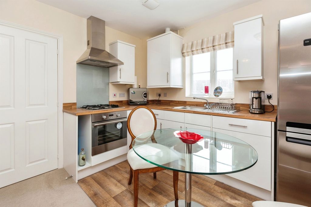Property photo 2 of 5 Kitchen