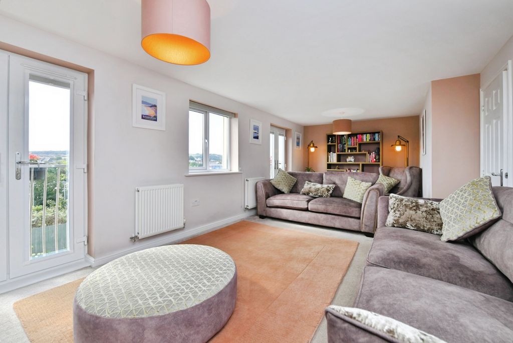 Property photo 3 of 16 Pbox-Img.Jpg