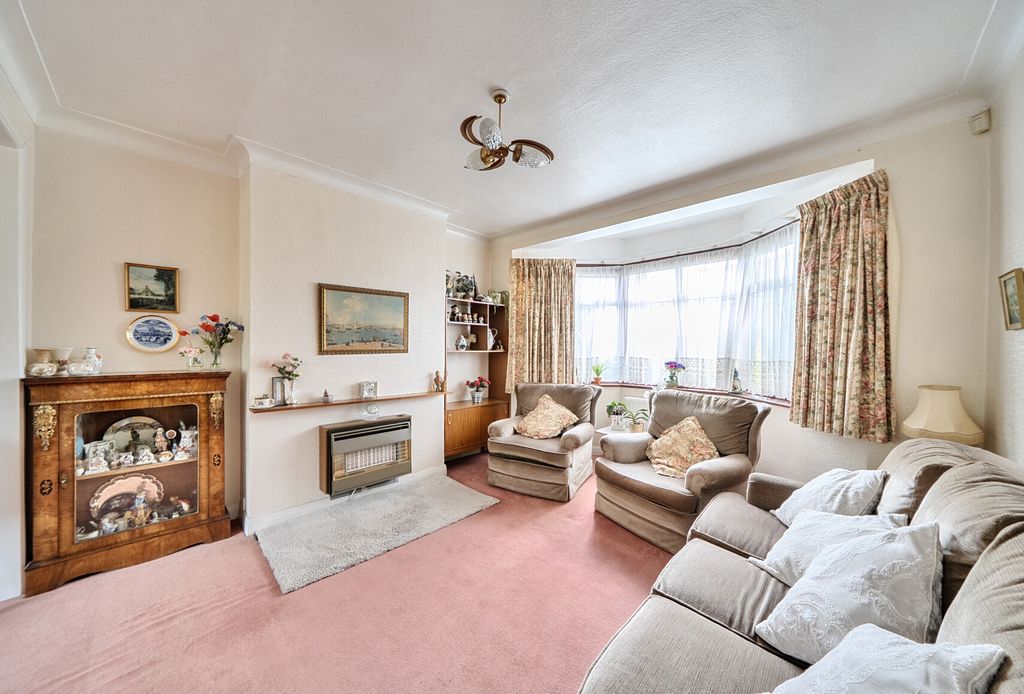 Property photo 3 of 15 Lounge/Diner