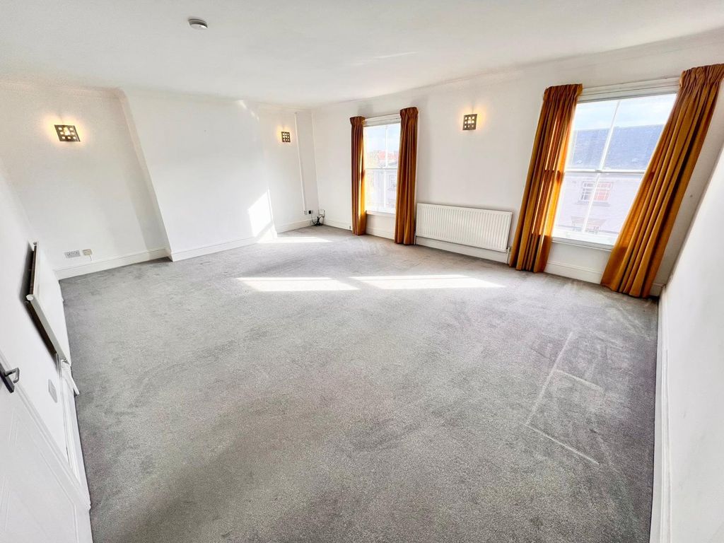 Property photo 2 of 6 Lounge