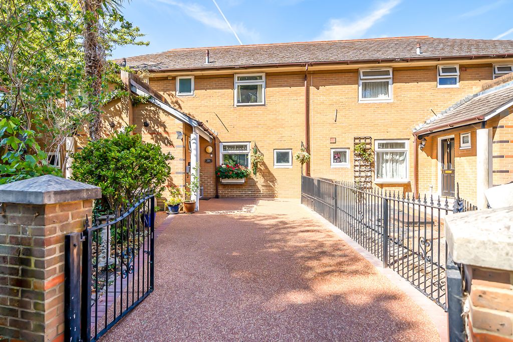 Property photo 1 of 15 External