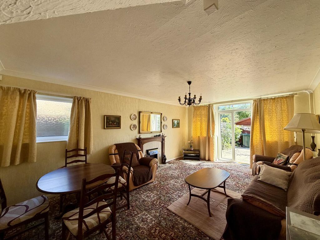 Property photo 2 of 7 Living Room