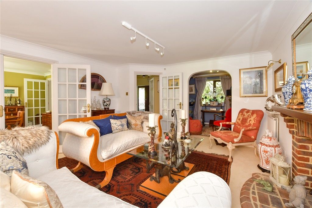 Property photo 1 of 21 Lounge