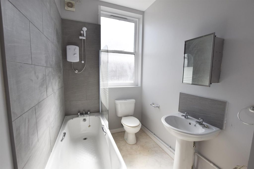 Property photo 3 of 6 Bathroom