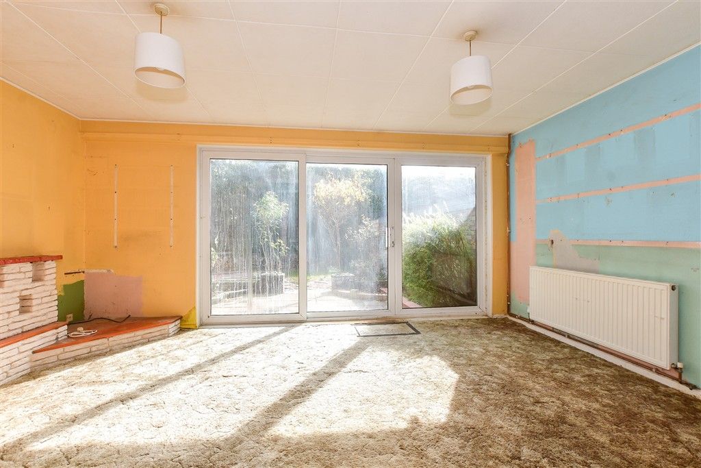 Property photo 2 of 16 Lounge