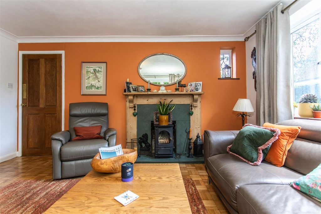 Property photo 3 of 27