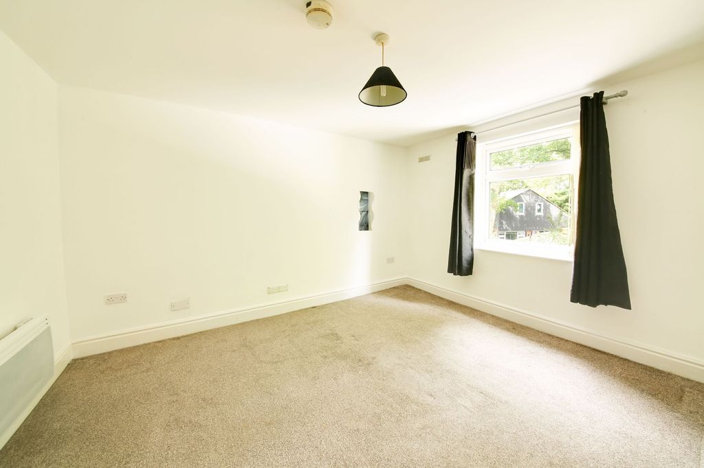 Property photo 3 of 8 Bedroom