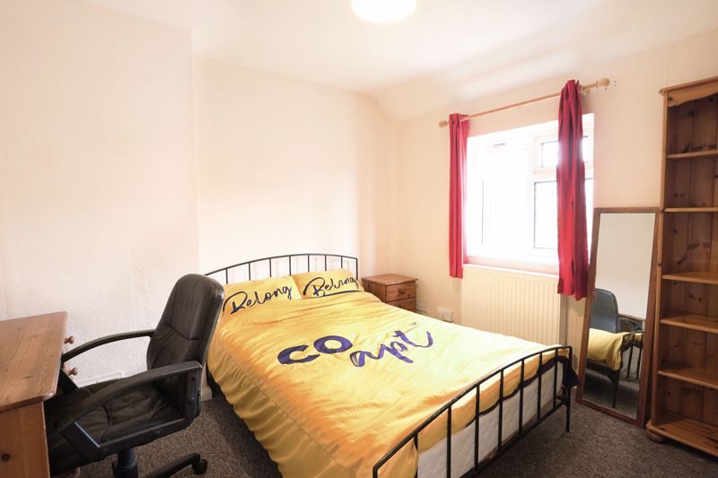 Property photo 3 of 9 Bed 5