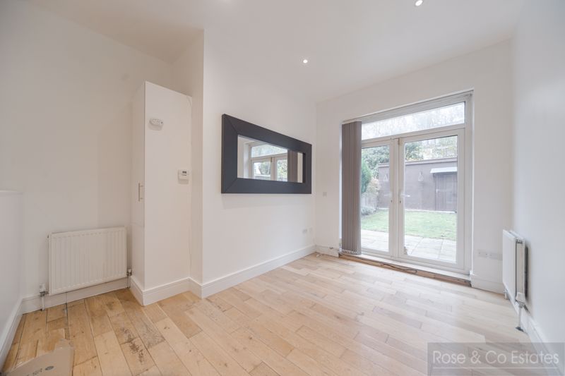 Property photo 1 of 13 Photo 11