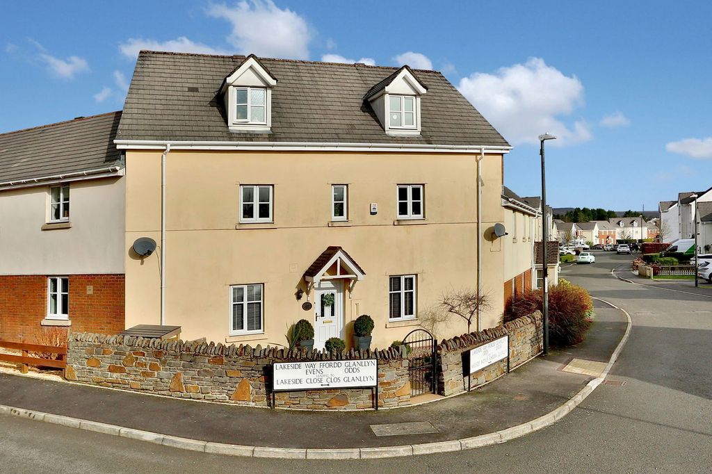 Property photo 1 of 27