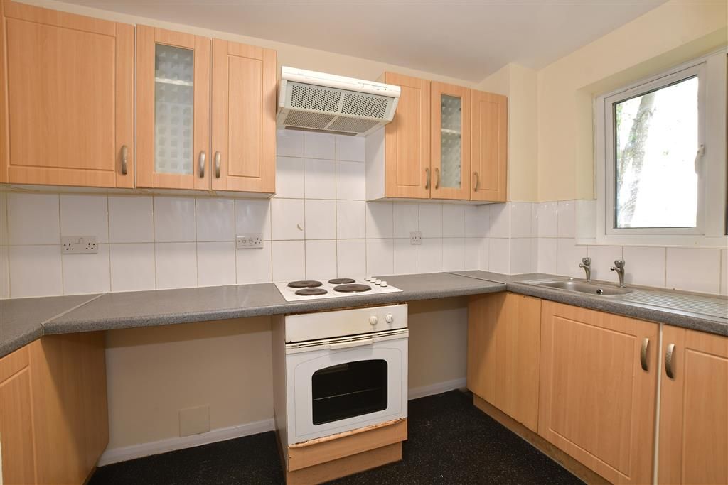 Property photo 3 of 6 Kitchen