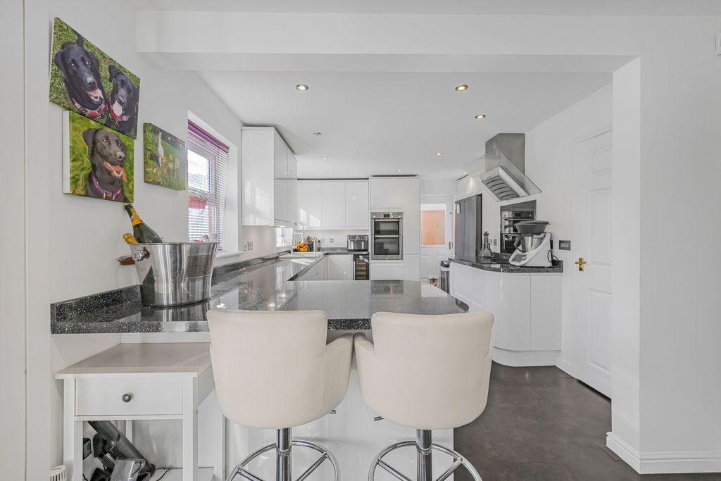 Property photo 3 of 24