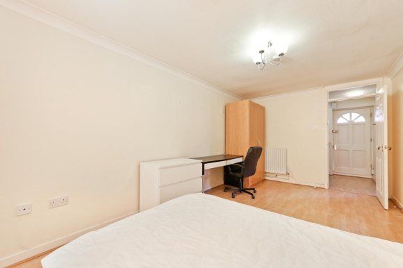 Property photo 1 of 11 52Bed1Alr.Jpg