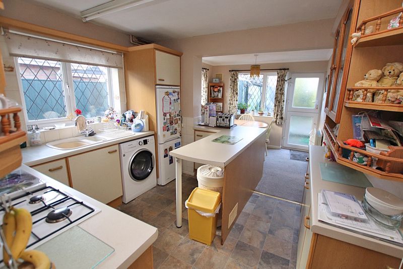 Property photo 3 of 10 Kitchen Diner