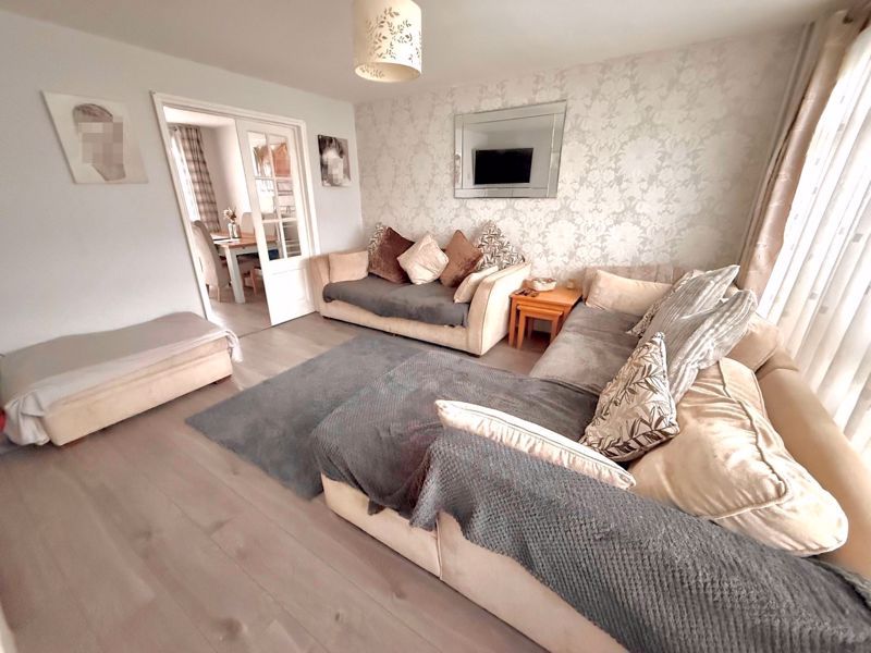 Property photo 2 of 16 Lounge