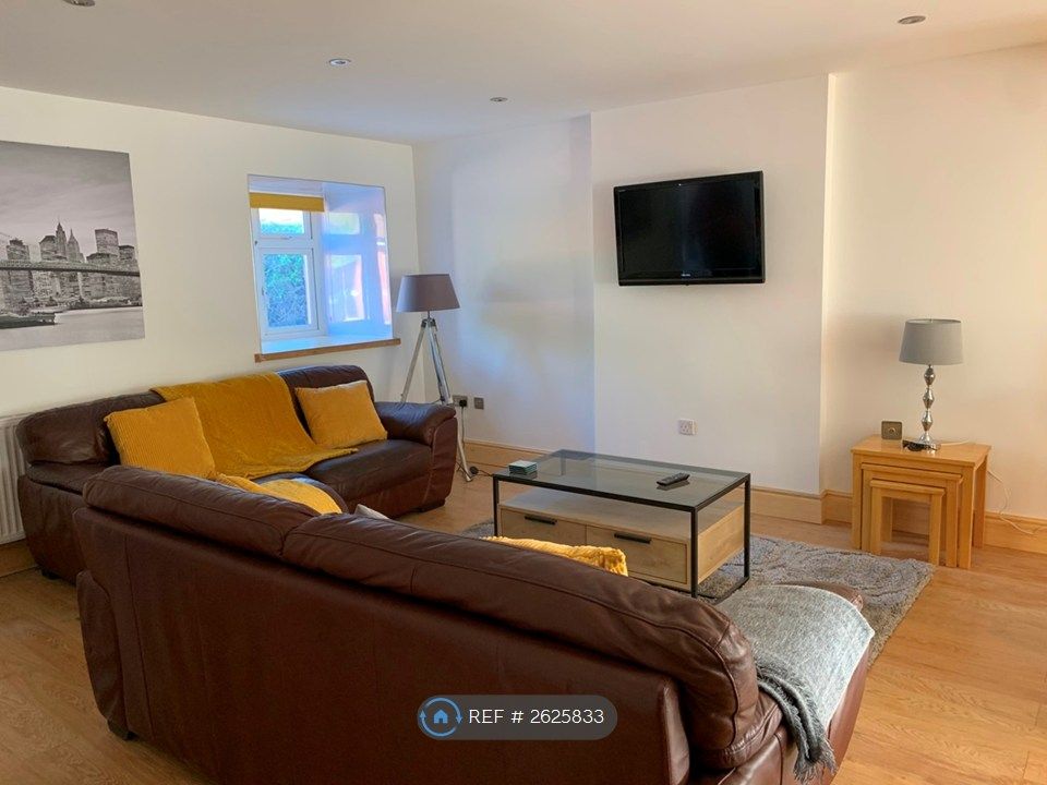 Property photo 3 of 35 Lounge