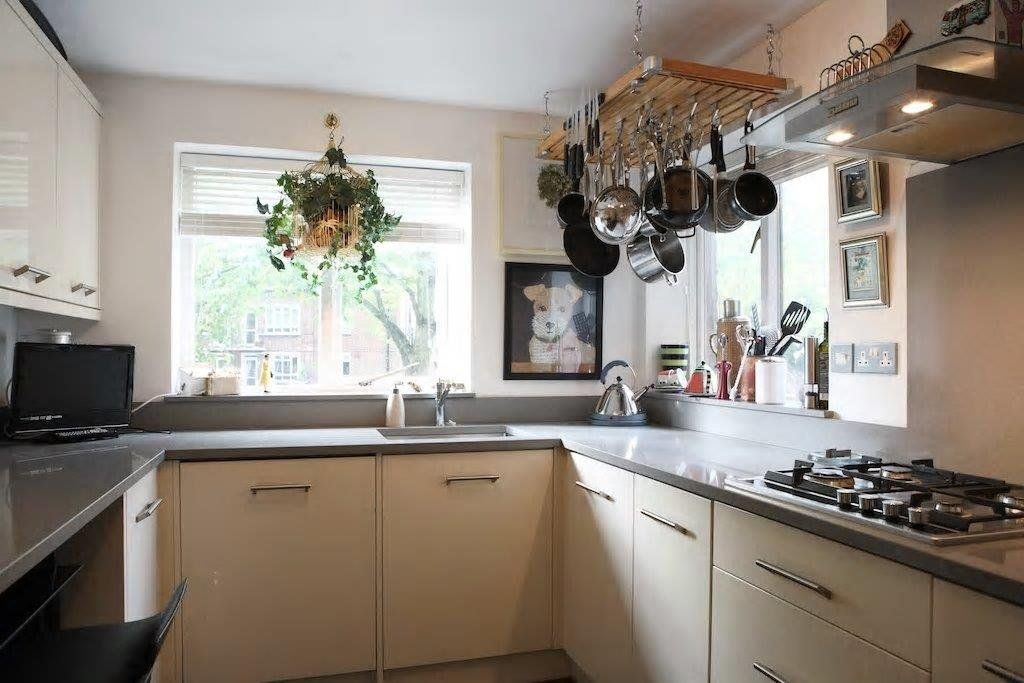 Property photo 3 of 6 Kitchen