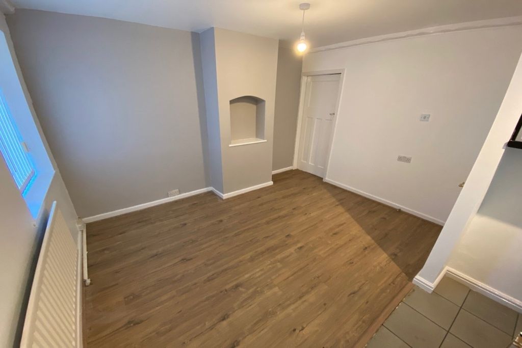 Property photo 3 of 10 Dining Room