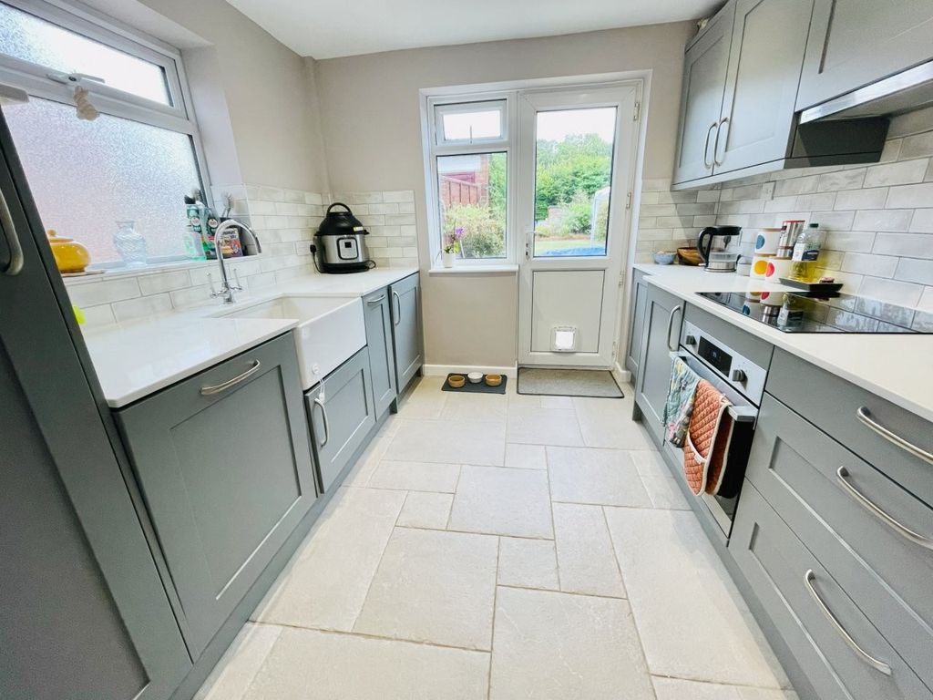 Property photo 2 of 18 Kitchen
