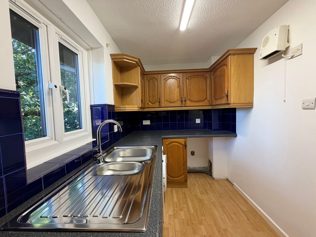 Property photo 3 of 10 Kitchen