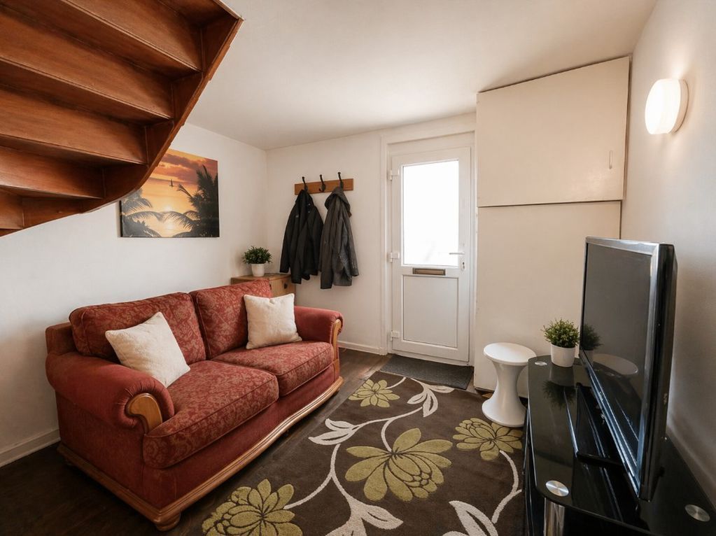 Property photo 2 of 8 Photo 3