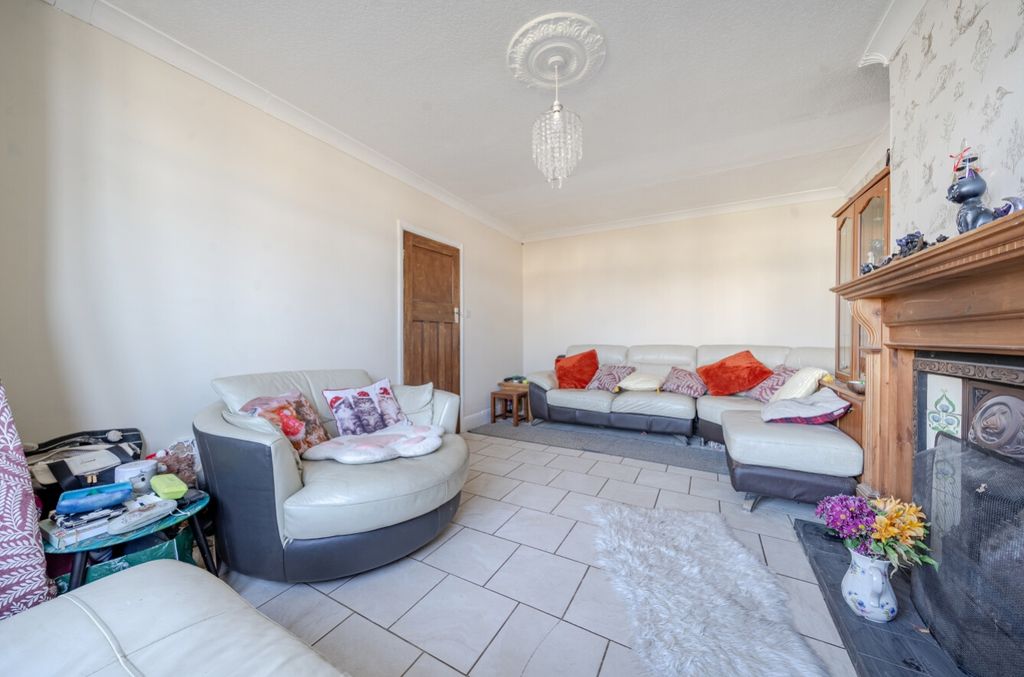 Property photo 3 of 23 1442353-14-69Dcbced41E4d