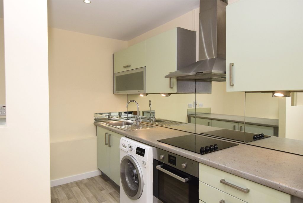 Property photo 2 of 10 Kitchen
