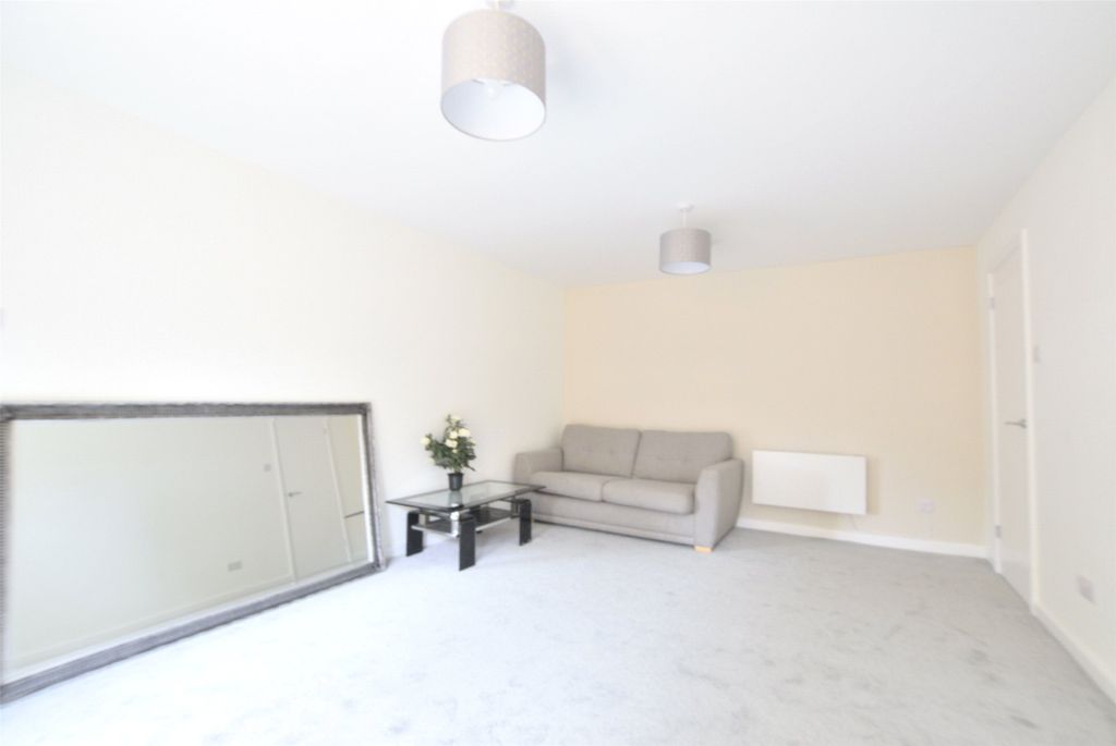 Property photo 2 of 11 Living/Bedroom