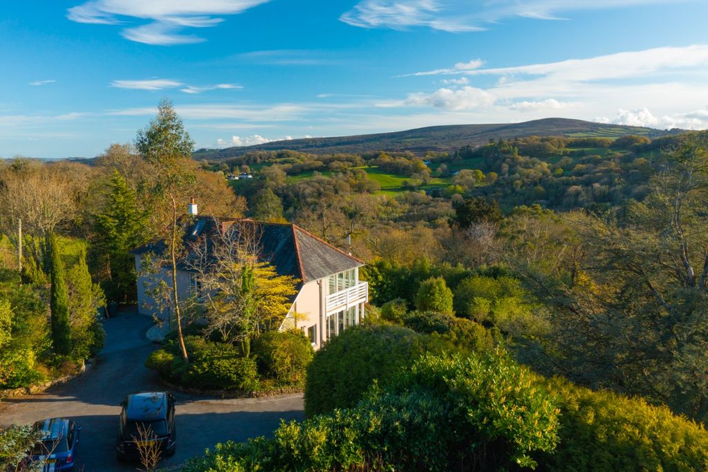 Property photo 1 of 25 Willow House