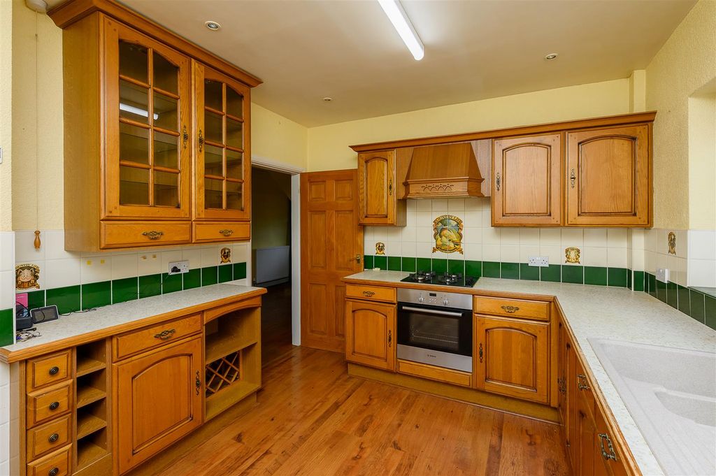 Property photo 3 of 15 Kitchen