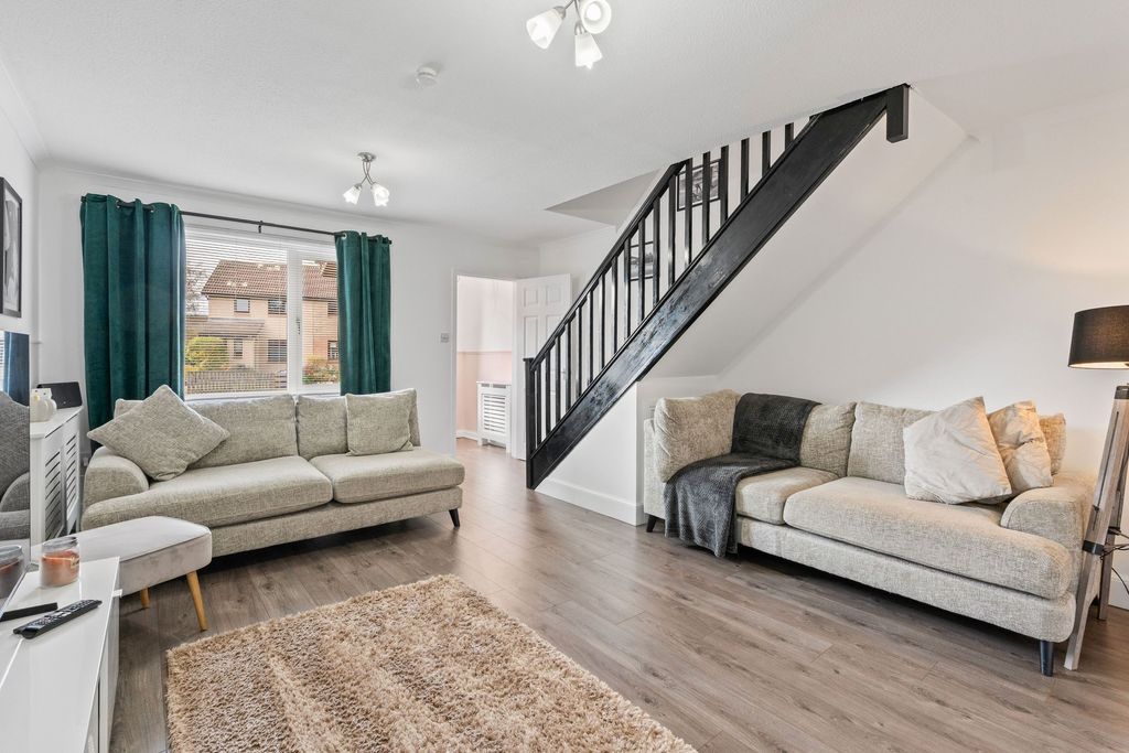 Property photo 2 of 15 Lounge