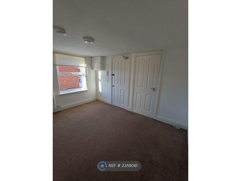 Property photo 1 of 6 Living Room