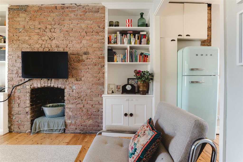 Property photo 3 of 19 Graham Road-6.Jpg