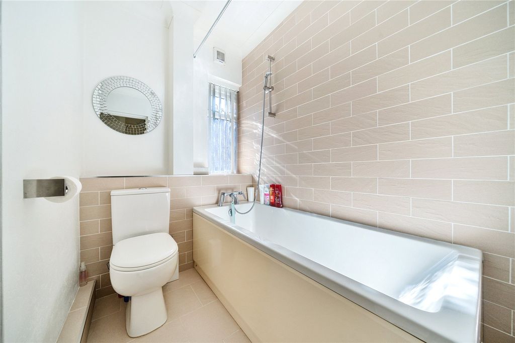 Property photo 3 of 18 Bathroom
