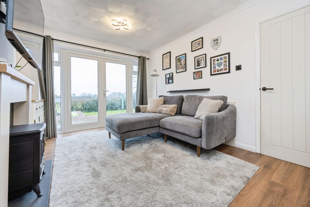 Property photo 3 of 22 Lounge