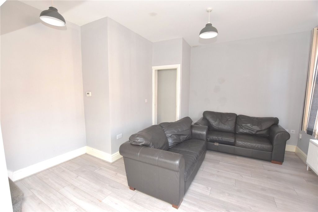 Property photo 2 of 16 Picture No. 03