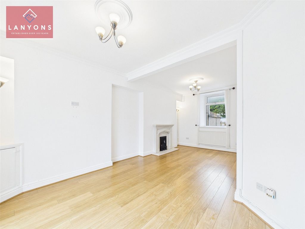 Property photo 3 of 16 Picture No. 21