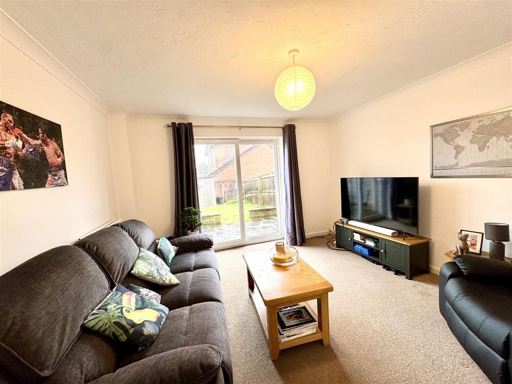 Property photo 3 of 11 Sitting Room