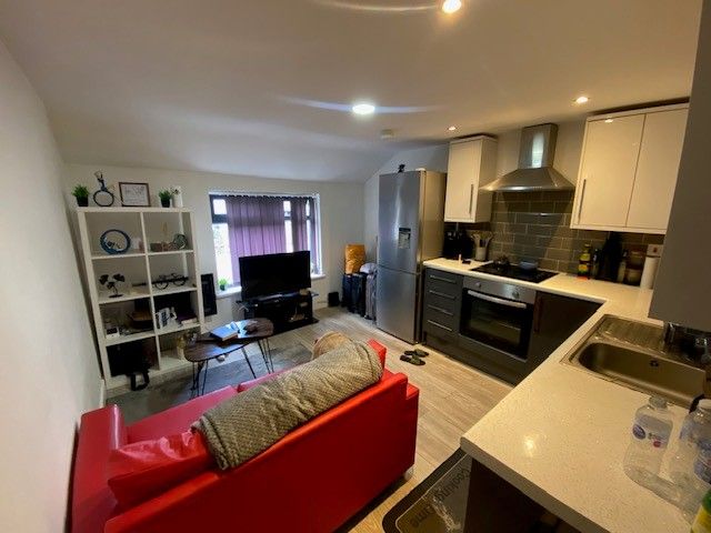 Property photo 1 of 4 Living Room