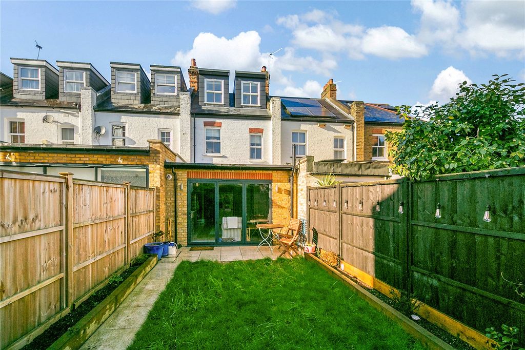 Property photo 3 of 16 Picture No. 11