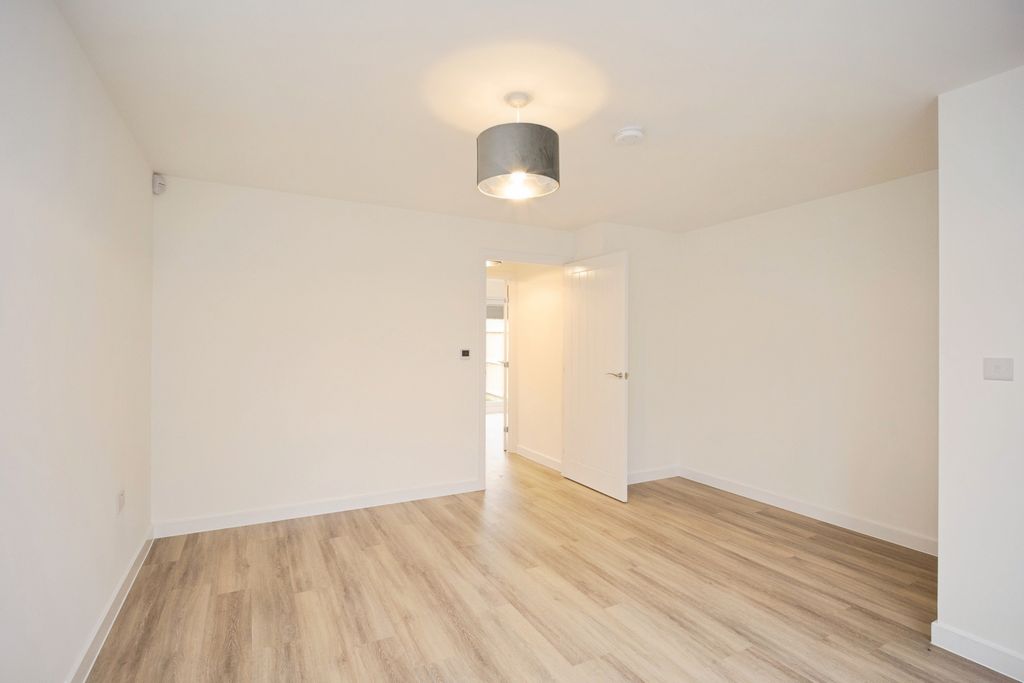 Property photo 2 of 13 Image