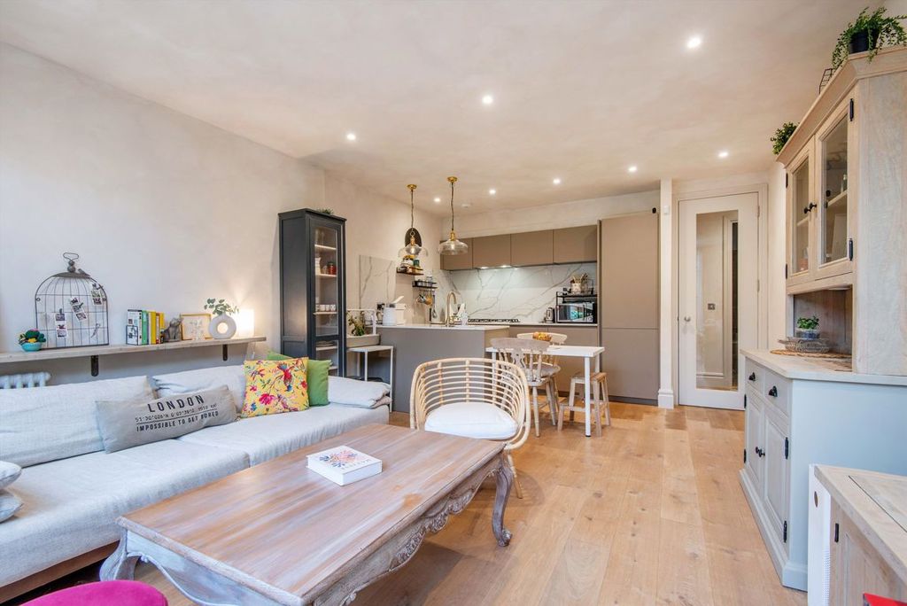 Property photo 3 of 8