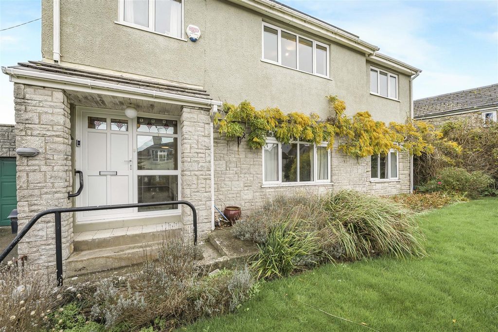 Property photo 1 of 24